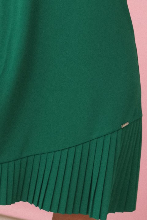 308-4 KARINE elegancka trapezowa sukienka z asymetryczną plisą - ZIELONA 308-4 KARINE elegancka trapezowa sukienka z asymetryczną plisą - ZIELONA