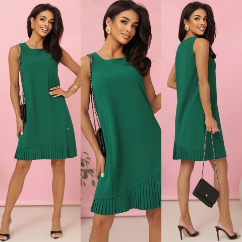 308-4 KARINE elegancka trapezowa sukienka z asymetryczną plisą - ZIELONA 308-4 KARINE elegancka trapezowa sukienka z asymetryczną plisą - ZIELONA
