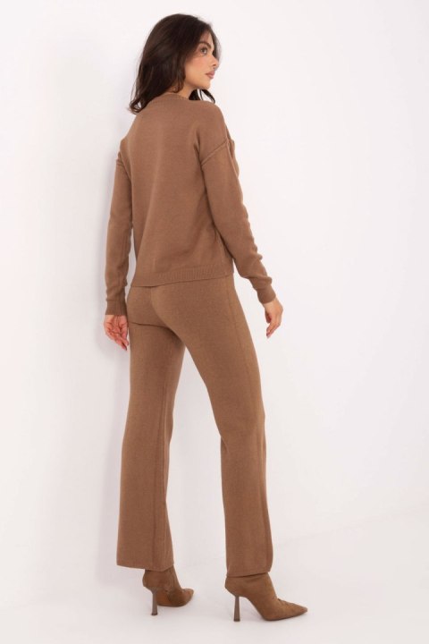 Spodnie Komplet Model IT-KMPL-98692.57 Camel - Italy Moda Italy Moda Spodnie Komplet Model IT-KMPL-98692.57 Camel - Italy Moda Italy Moda
