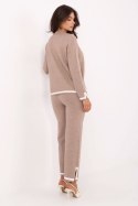 Spodnie Komplet Model IT-KMPL-99062.66 Dark Beige - Italy Moda Italy Moda Spodnie Komplet Model IT-KMPL-99062.66 Dark Beige - Italy Moda Italy Moda