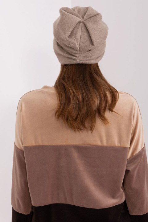 Czapka Model AT-CZ-2329.79 Dark Beige - AT AT Czapka Model AT-CZ-2329.79 Dark Beige - AT AT