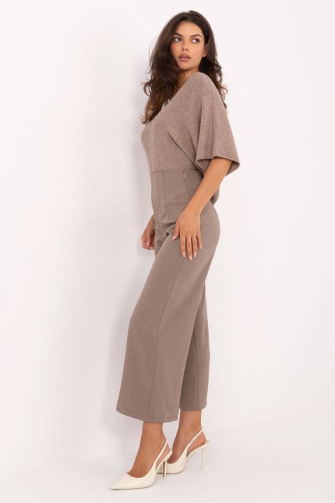 Spodnie Damskie Model IT-SP-FL9068.96 Dark Beige - Rue Paris Rue Paris Spodnie Damskie Model IT-SP-FL9068.96 Dark Beige - Rue Paris Rue Paris