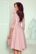 210-11 NICOLLE - sukienka z dłuższym tyłem z koronkowym dekoltem - PUDROWY RÓŻ 210-11 NICOLLE - sukienka z dłuższym tyłem z koronkowym dekoltem - PUDROWY RÓŻ