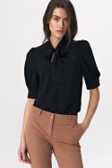Elegancka czarna bluzka z wiązaniem na dekolcie B107 Black - Nife Nife Elegancka czarna bluzka z wiązaniem na dekolcie B107 Black - Nife Nife