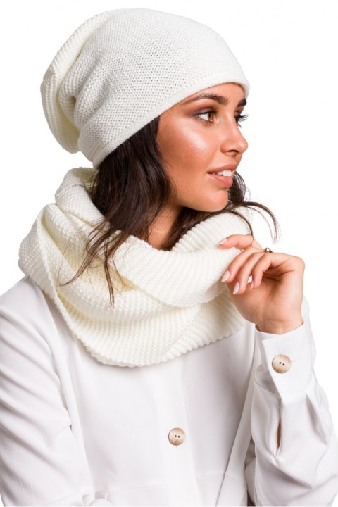 Czapka Damska Model BK044 Ecru - BE Knit BE Knit Czapka Damska Model BK044 Ecru - BE Knit BE Knit