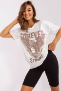 T-shirt Damski Model TW-TS-OB057.50 Ecru - Och Bella Och Bella T-shirt Damski Model TW-TS-OB057.50 Ecru - Och Bella Och Bella