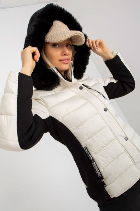 Kurtka Damska Model NM-KR-BS-202.44P Light Beige - NM NM Kurtka Damska Model NM-KR-BS-202.44P Light Beige - NM NM