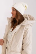 Czapka Damska Model JK-CZ-13-1.20 Ecru - Rue Paris Rue Paris Czapka Damska Model JK-CZ-13-1.20 Ecru - Rue Paris Rue Paris