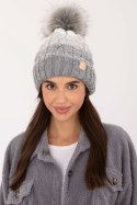 Czapka Model JK-CZ-52.31 Grey - Rue Paris Rue Paris Czapka Model JK-CZ-52.31 Grey - Rue Paris Rue Paris