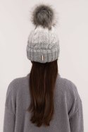 Czapka Model JK-CZ-52.31 Grey - Rue Paris Rue Paris Czapka Model JK-CZ-52.31 Grey - Rue Paris Rue Paris