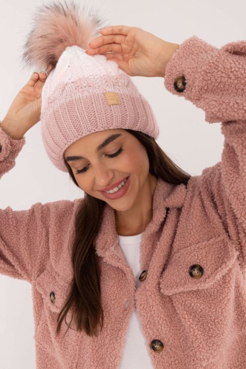 Czapka Model JK-CZ-52.31 Light Pink - Rue Paris Rue Paris Czapka Model JK-CZ-52.31 Light Pink - Rue Paris Rue Paris