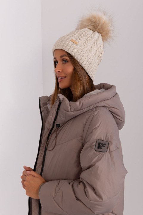 Czapka Damska Model JK-CZ-10.51 Beige - Rue Paris Rue Paris Czapka Damska Model JK-CZ-10.51 Beige - Rue Paris Rue Paris