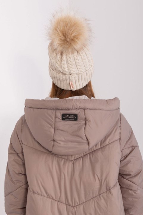 Czapka Damska Model JK-CZ-10.51 Beige - Rue Paris Rue Paris Czapka Damska Model JK-CZ-10.51 Beige - Rue Paris Rue Paris