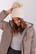 Czapka Damska Model JK-CZ-10.51 Beige - Rue Paris Rue Paris Czapka Damska Model JK-CZ-10.51 Beige - Rue Paris Rue Paris