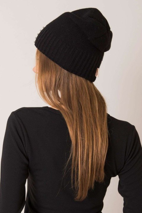 Czapka Damska Model JK-CZ-13.65 Black - Rue Paris Rue Paris Czapka Damska Model JK-CZ-13.65 Black - Rue Paris Rue Paris