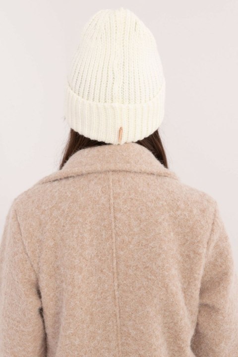 Czapka Model JK-CZ-51.18 Ecru - Rue Paris Rue Paris Czapka Model JK-CZ-51.18 Ecru - Rue Paris Rue Paris
