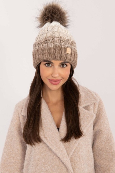 Czapka Model JK-CZ-52.17 Dark Beige - Rue Paris Rue Paris Czapka Model JK-CZ-52.17 Dark Beige - Rue Paris Rue Paris