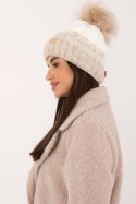 Czapka Model JK-CZ-52.31 Beige - Rue Paris Rue Paris Czapka Model JK-CZ-52.31 Beige - Rue Paris Rue Paris