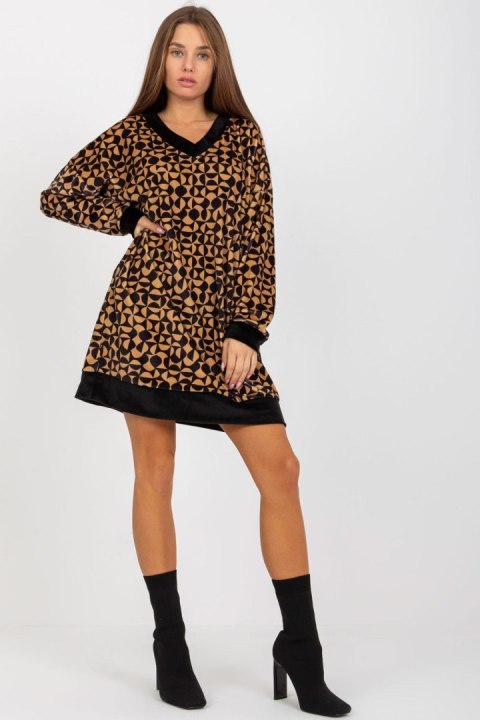 Sukienka Model RP-TU-8189-3.66 Camel - Rue Paris Rue Paris Sukienka Model RP-TU-8189-3.66 Camel - Rue Paris Rue Paris