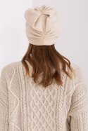 Czapka Model AT-CZ-2329.79 Beige - AT AT Czapka Model AT-CZ-2329.79 Beige - AT AT