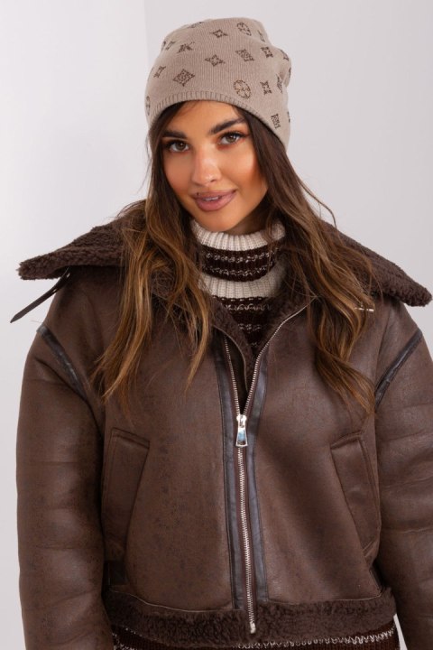 Czapka Model AT-CZ-2325.85 Dark Beige - AT AT Czapka Model AT-CZ-2325.85 Dark Beige - AT AT
