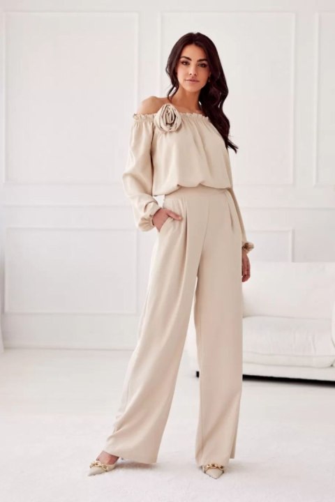 Bluzka Model Rosie BEZ BLU0180 Beige - Roco Fashion Roco Fashion Bluzka Model Rosie BEZ BLU0180 Beige - Roco Fashion Roco Fashion