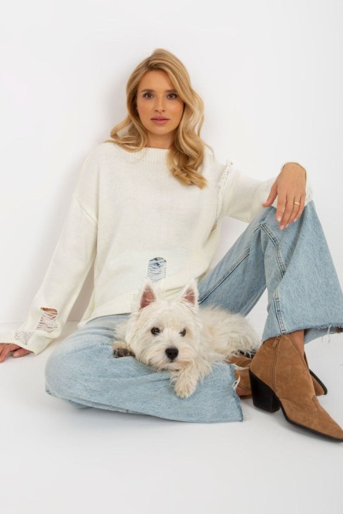 Sweter Damski Model BA-SW-8043.03 Ecru - Badu Badu Sweter Damski Model BA-SW-8043.03 Ecru - Badu Badu