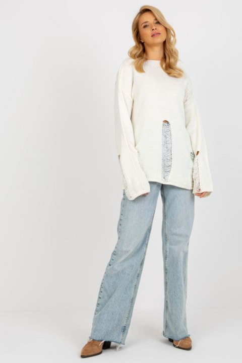 Sweter Damski Model BA-SW-8043.03 Ecru - Badu Badu Sweter Damski Model BA-SW-8043.03 Ecru - Badu Badu