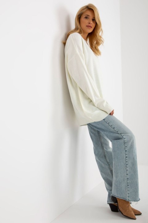 Sweter Damski Model BA-SW-10175.06X Ecru - Badu Badu Sweter Damski Model BA-SW-10175.06X Ecru - Badu Badu