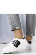 Białe sneakersy zdobione czarną klamerką Toni - Solea Solea Białe sneakersy zdobione czarną klamerką Toni - Solea Solea