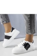 Białe sneakersy zdobione czarną klamerką Toni - Solea Solea Białe sneakersy zdobione czarną klamerką Toni - Solea Solea