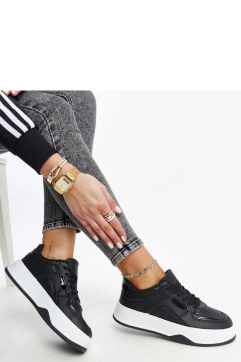 Czarne sneakersy na grubszej podeszwie Intisa - Solea Solea Czarne sneakersy na grubszej podeszwie Intisa - Solea Solea