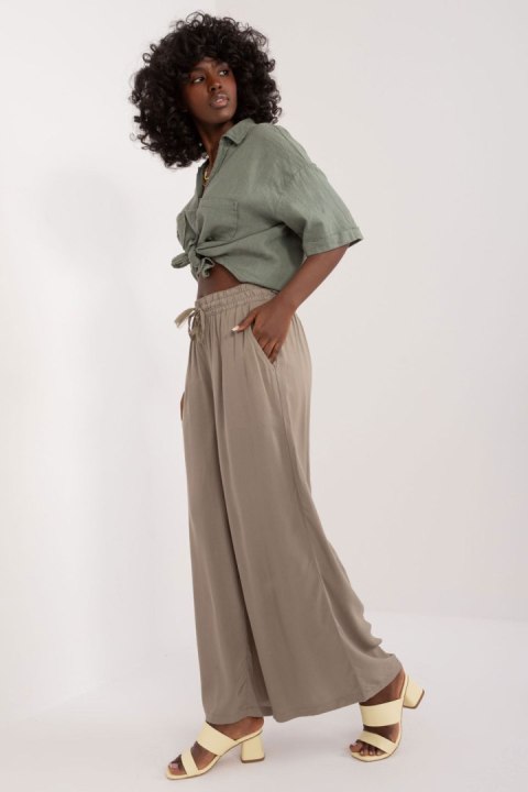 Spodnie Damskie Model D73761M62237E Khaki - Sublevel Sublevel Spodnie Damskie Model D73761M62237E Khaki - Sublevel Sublevel