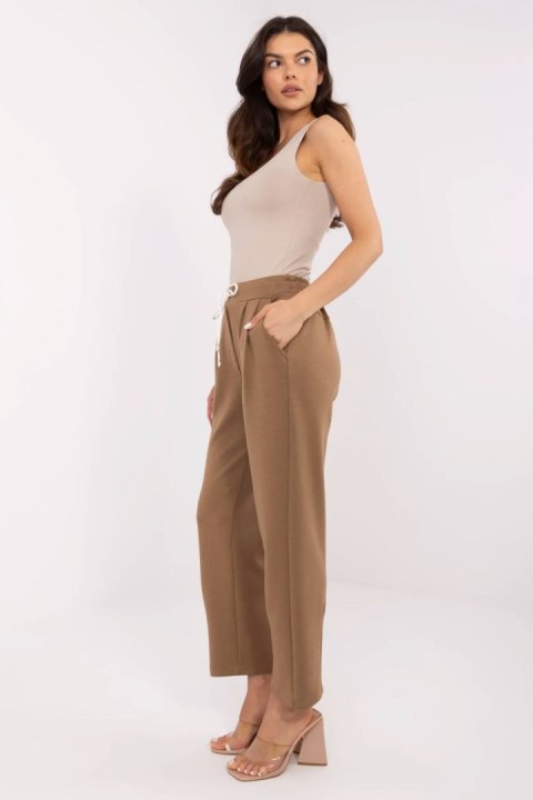 Spodnie Dresowe Model DHJ-SP-20523.66P Light Brown - Italy Moda Italy Moda Spodnie Dresowe Model DHJ-SP-20523.66P Light Brown - Italy Moda Italy Moda