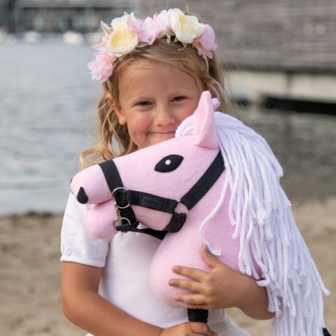 Hobby Horse Skippi - koń na kiju - różowy A5 - lekki i poręczny Hobby Horse Skippi - koń na kiju - różowy A5 - lekki i poręczny