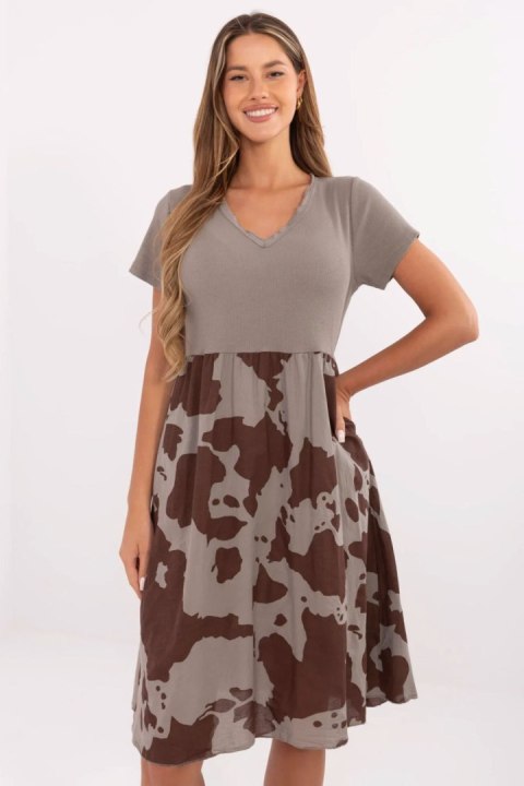 Sukienka Model DHJ-SK-253701.80 Dark Beige - Italy Moda Italy Moda Sukienka Model DHJ-SK-253701.80 Dark Beige - Italy Moda Italy Moda