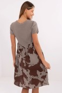 Sukienka Model DHJ-SK-253701.80 Dark Beige - Italy Moda Italy Moda Sukienka Model DHJ-SK-253701.80 Dark Beige - Italy Moda Italy Moda